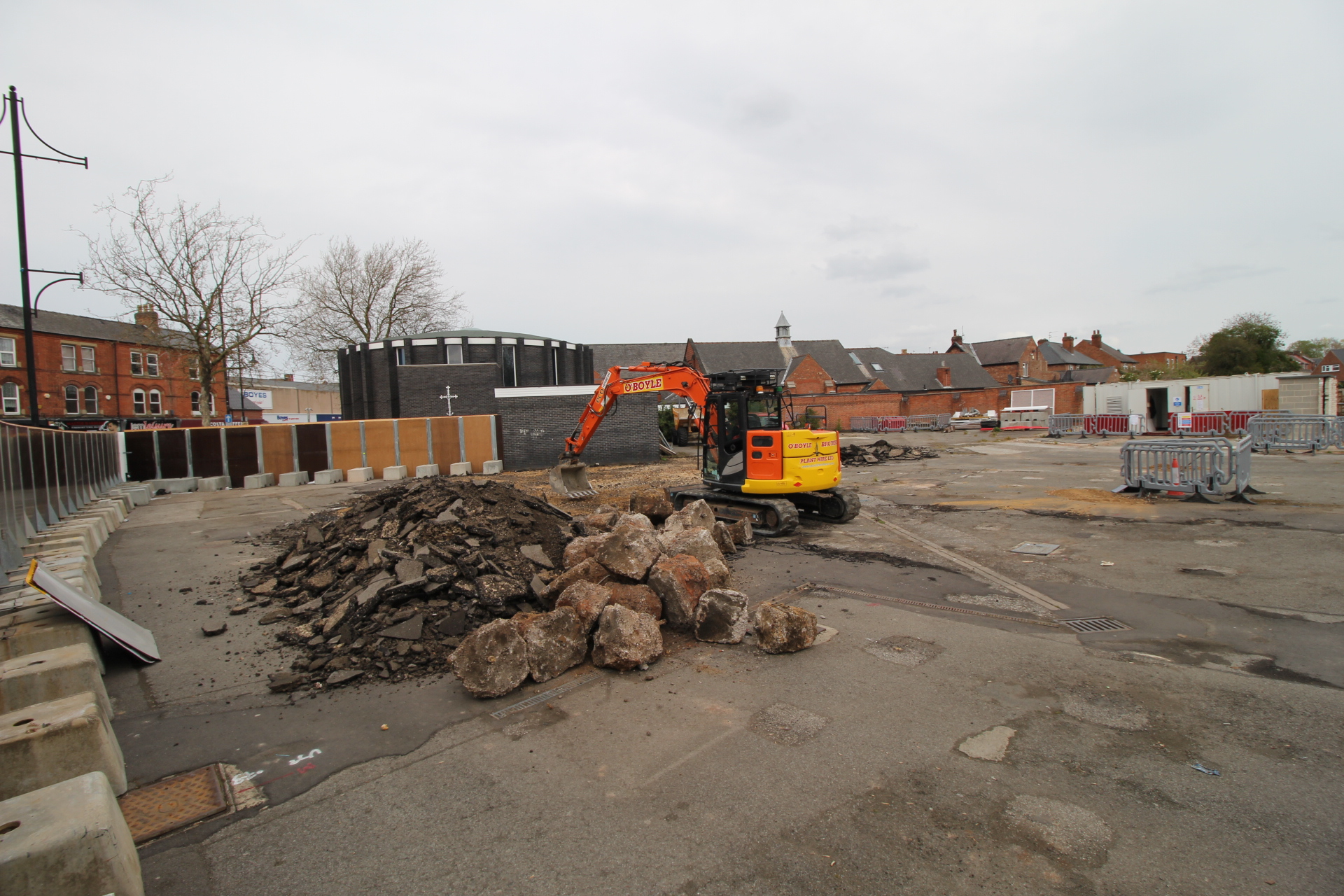 Digger working on Arnold market